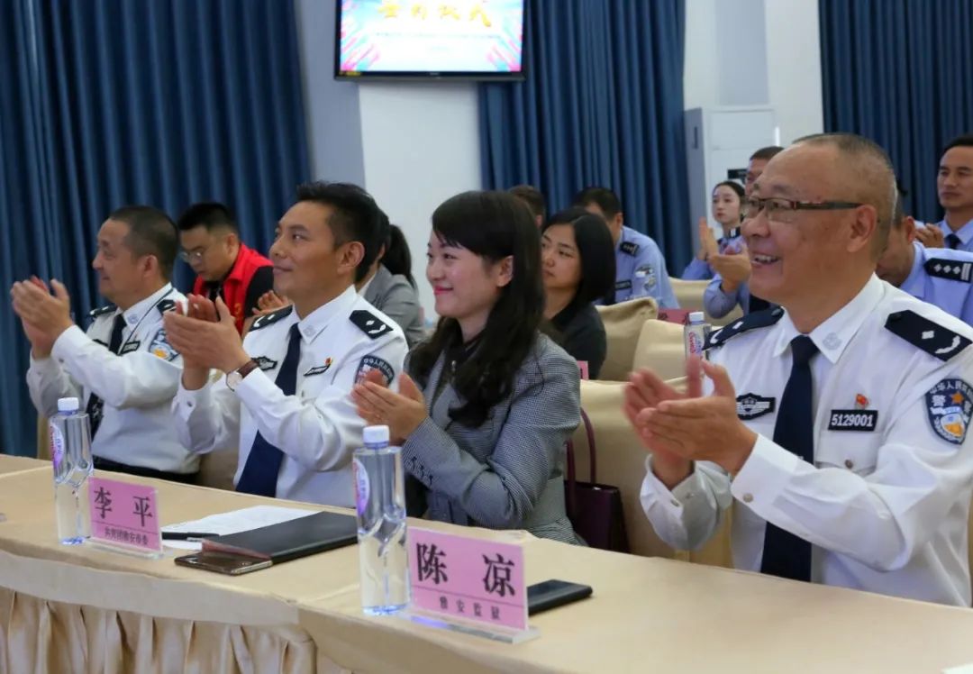 9月28日下午,团雅安市委及青年志愿者协会来到雅安监狱,与雅安监狱
