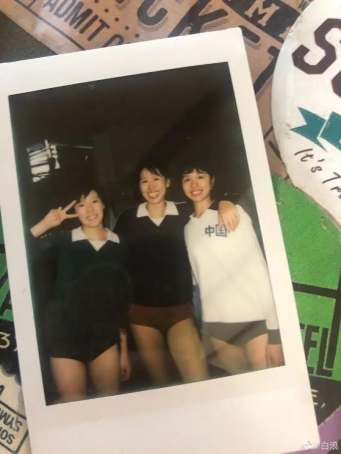 白浪是郎平女儿_扮演青年郎平的白浪_中国女排最新剧照:彭昱畅演陈忠和白浪神似郎平