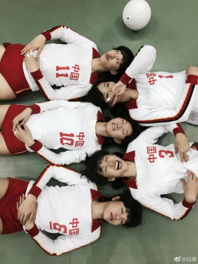 扮演青年郎平的白浪_白浪是郎平女儿_中国女排最新剧照:彭昱畅演陈忠和白浪神似郎平