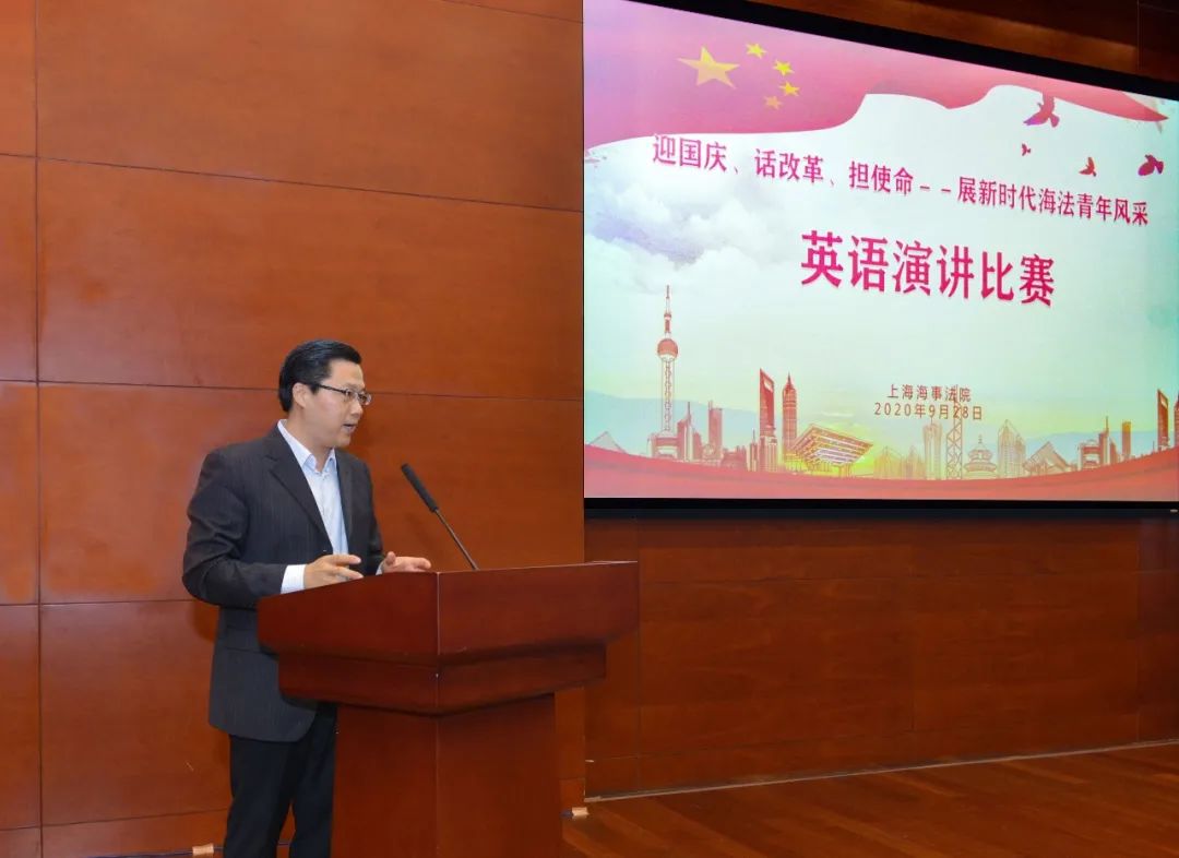 青年翻译员团队的院外导师代表,上海海事大学林江教授对整场比赛作了