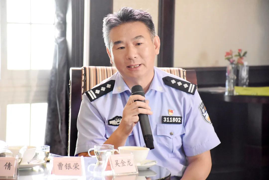 曹银荣,吴金龙,张鄂作为大楼建设的参与者先后交流了20年来的工作感悟