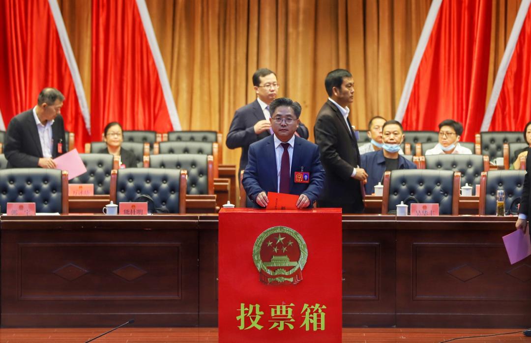 经投票选举,吴华丰当选为彭泽县人民政府县长;许清,胡正风当选为彭泽