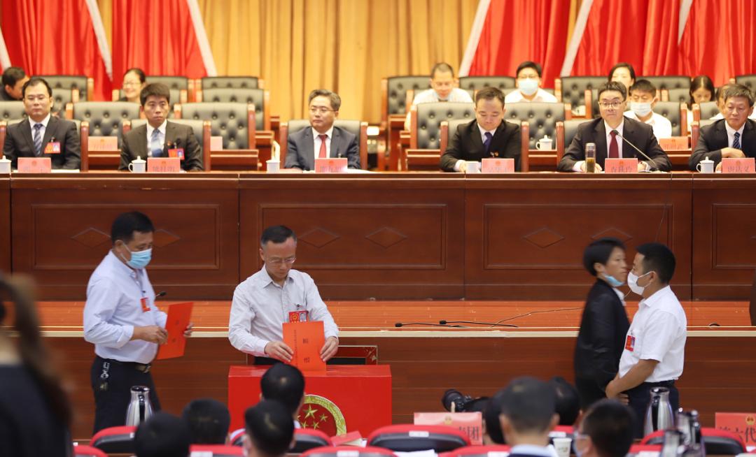 经投票选举,吴华丰当选为彭泽县人民政府县长;许清,胡正风当选为彭泽