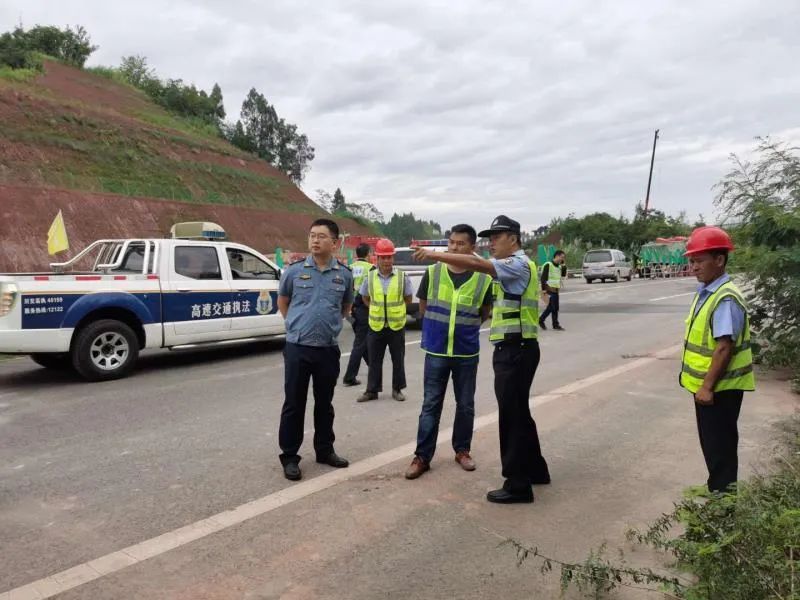 成南,成温邛,成巴,成雅,成渝,渝蓉,成自泸,雅康,雅西,内宜等主干高速