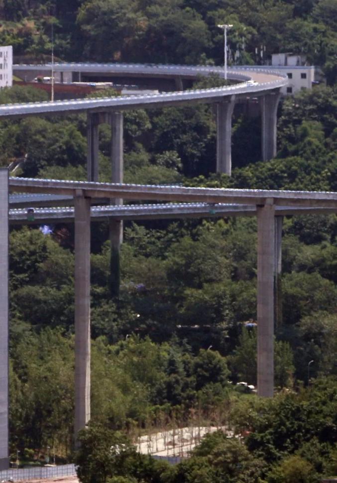 08圖蟲彷彿一場城市過山車蘇家壩立交橋5層,連接20餘條匝道黃桷坪