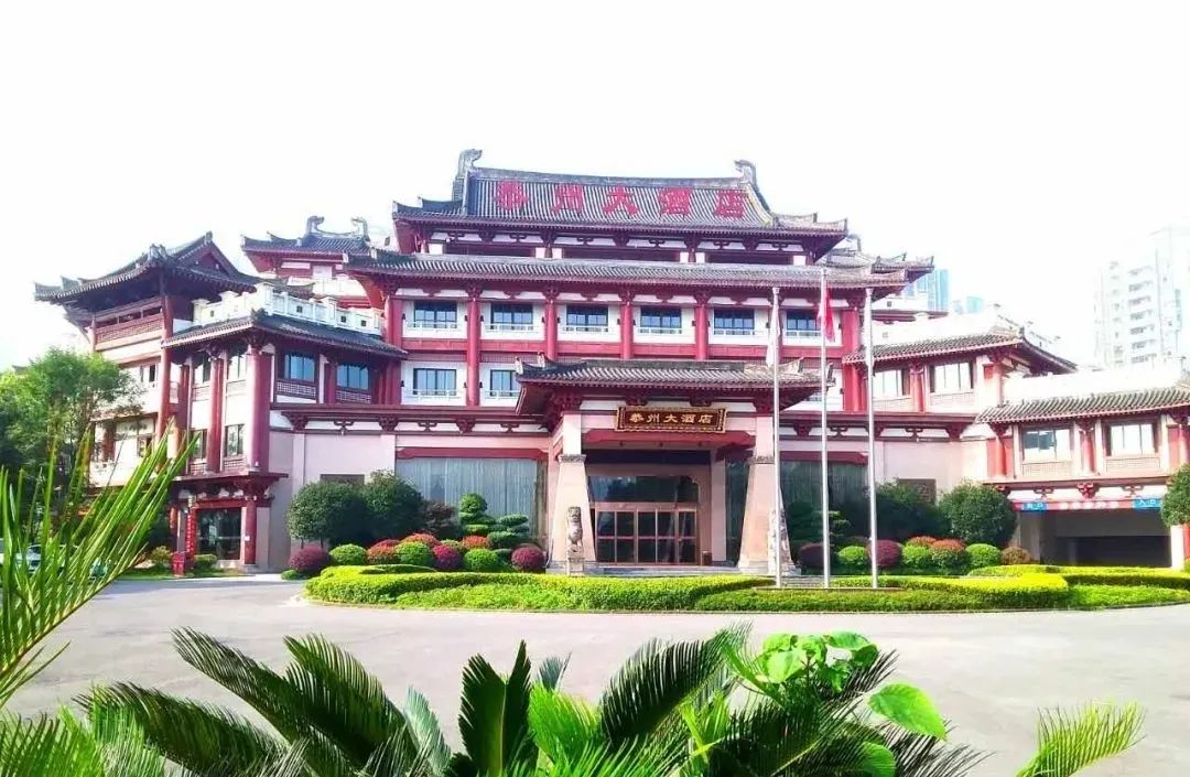 文峰街内的四星级酒店坐标:合川区文峰古街38号预定热线:023