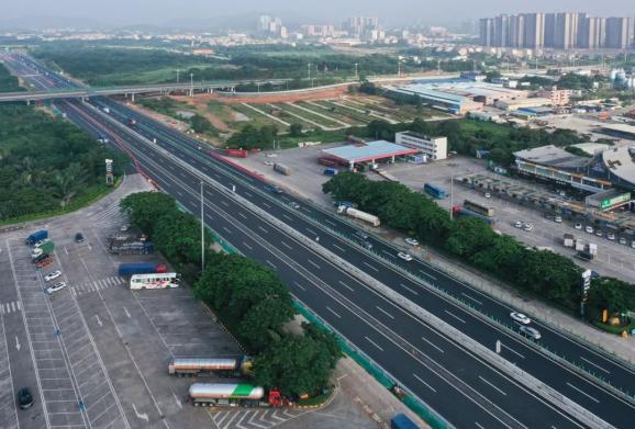 瀋海高速公路陽江段部分路段仍處於半幅路面封閉狀態,行車留意沿途