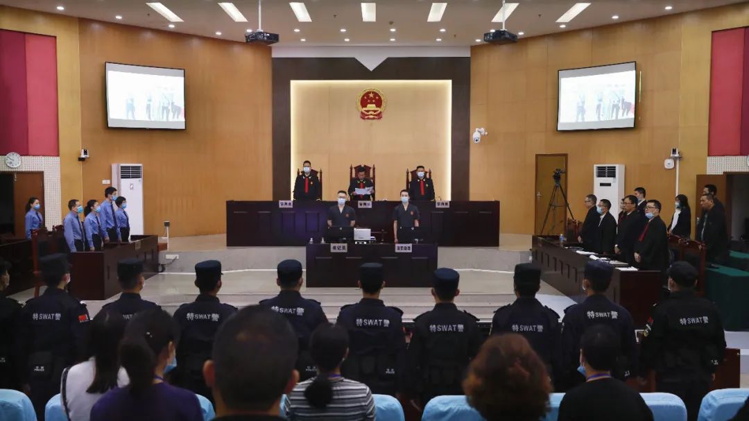 韶关中院对龙广等人涉黑案一审宣判16名成员获刑处罚金超亿元