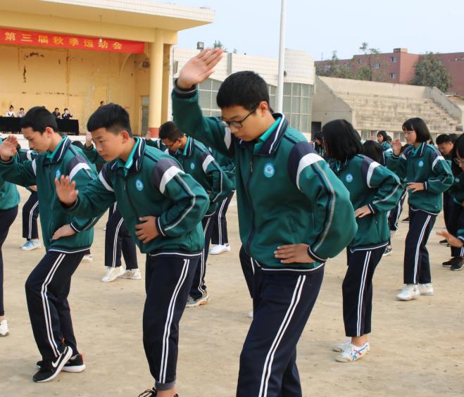 望都四中秋运会开幕式上演震撼一幕,300名学生表演孙