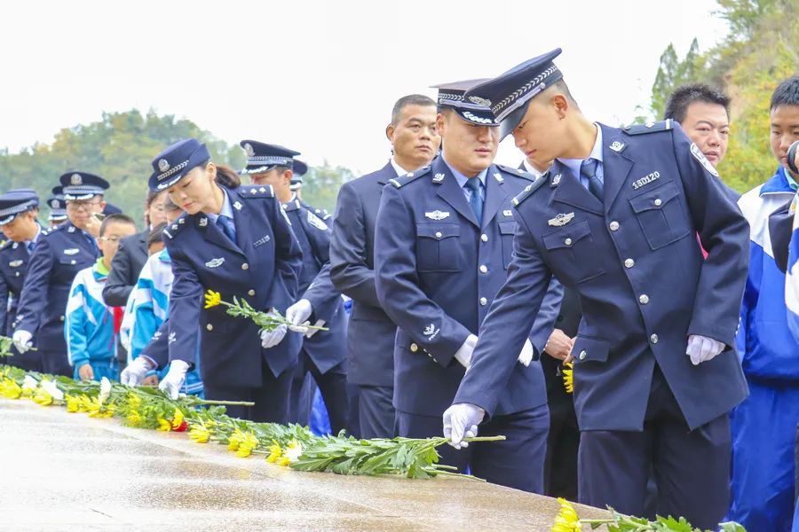 记者:包兴鹏 李国文 李铁军 曾贤平原标题《白银市,区隆重举行烈士