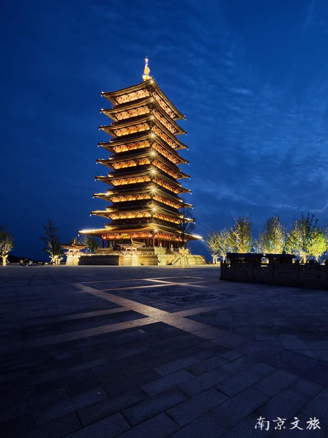 一周美图集锦灯光全开夜景模式下的牛首山美翻了