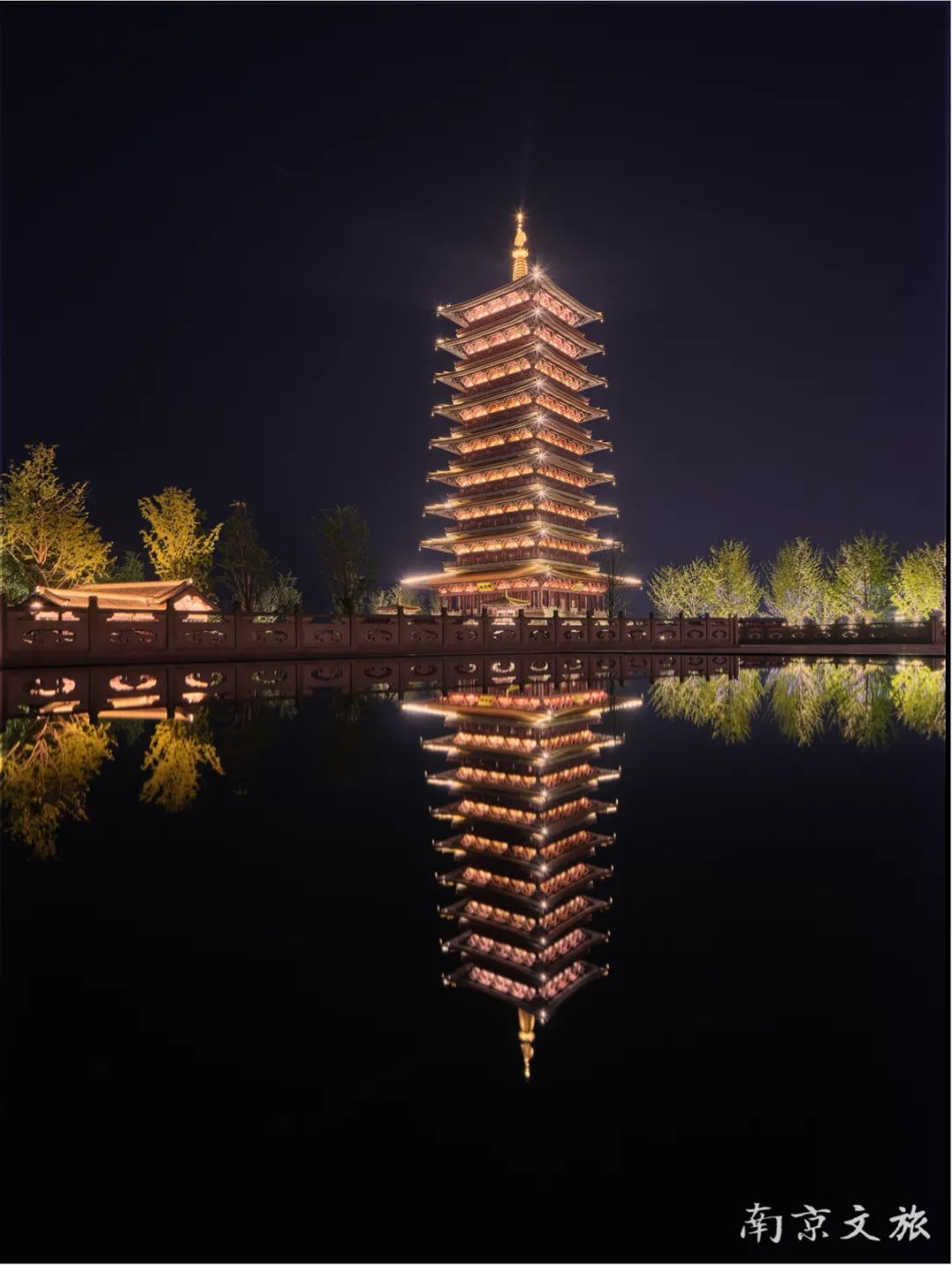 一周美图集锦灯光全开夜景模式下的牛首山美翻了