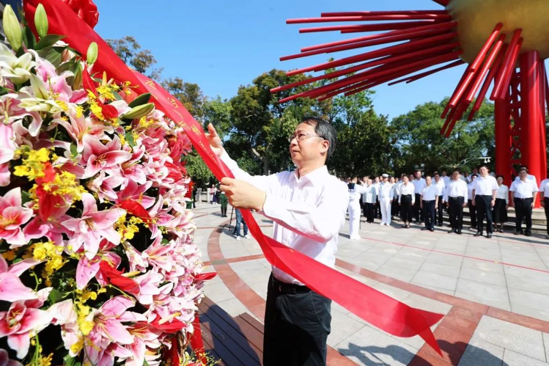 台州隆重举行向革命烈士敬献花篮活动