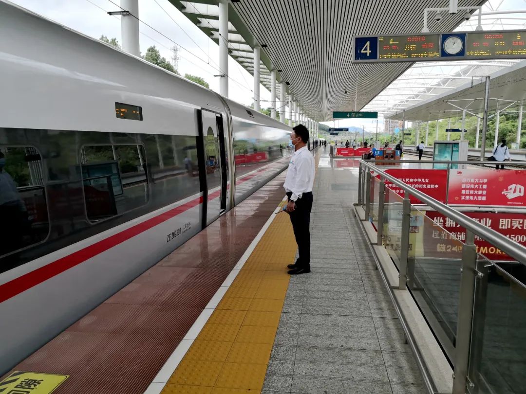 国庆长假期间韶关高铁站加开23趟列车