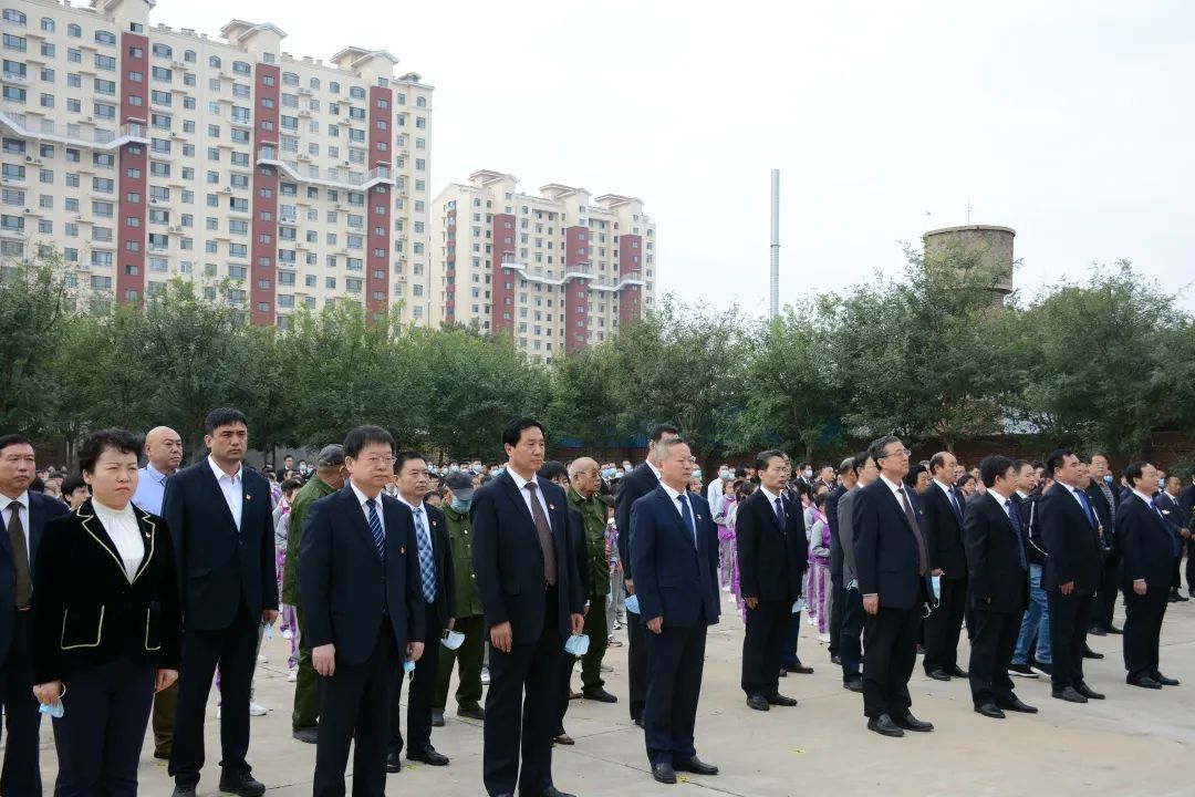 献县县委书记宫建军,政府县长王永昌等四套班子领导,老干部代表,老