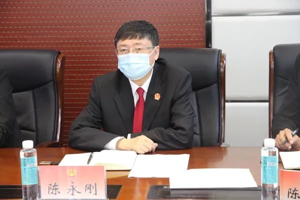 哈铁中院党组书记,院长陈永刚介绍工作开展情况