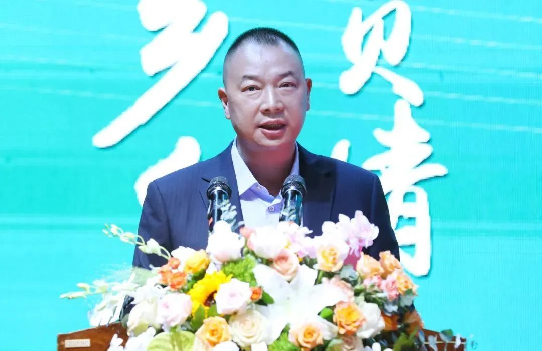 严立淼作为新当选会长进行发言▲林在珏,吴芸芸,苏孝锋作为新乡贤