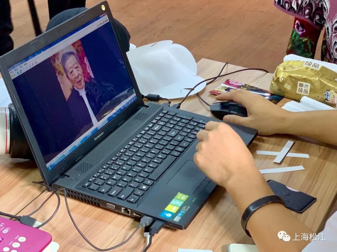 松江这家"幸福照相馆",用相机定格最美"夕阳红"