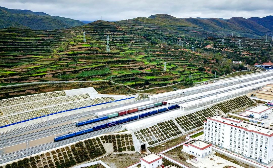 兰渝铁路三岁啦