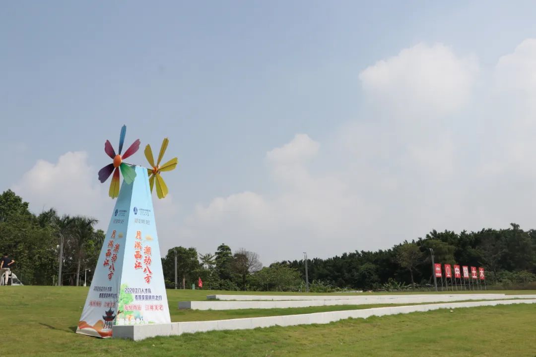 我們可以在這裡搭帳篷 一邊小酌,一邊看公園湖景 晚上還能看星星!