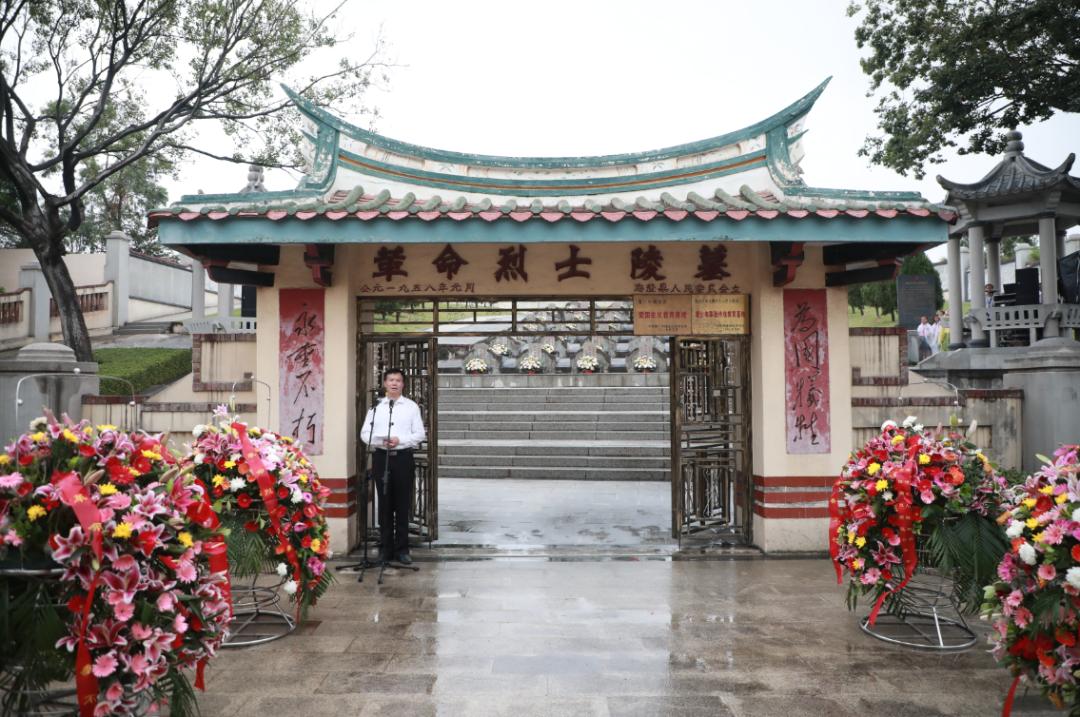 今天,海沧区在东头山革命烈士陵园举行了公祭活动