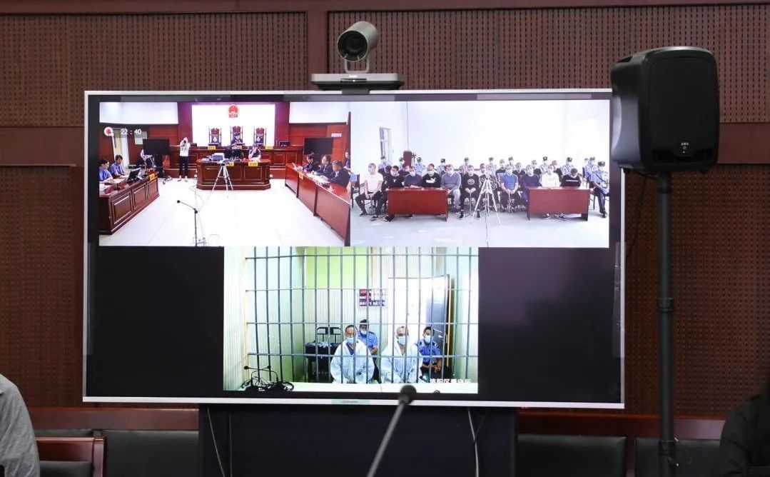 济南市章丘区人民法院对被告人侯晓等23人黑社会性质组织犯罪案件进行