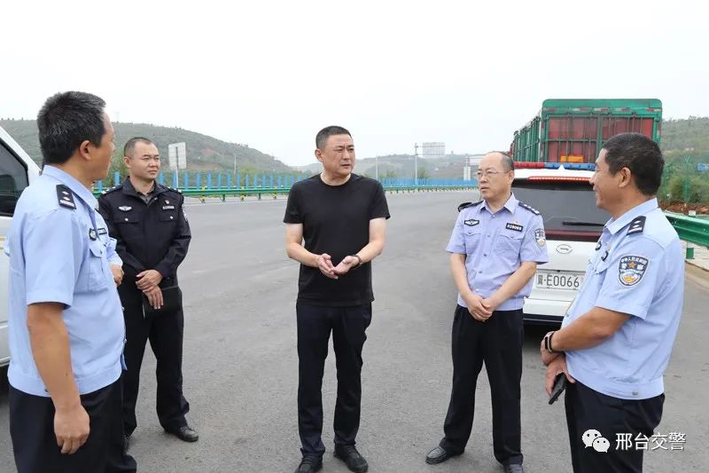 市公安局副局长交警支队长刘占峰实地督导双节旅游线路交通勤务保障