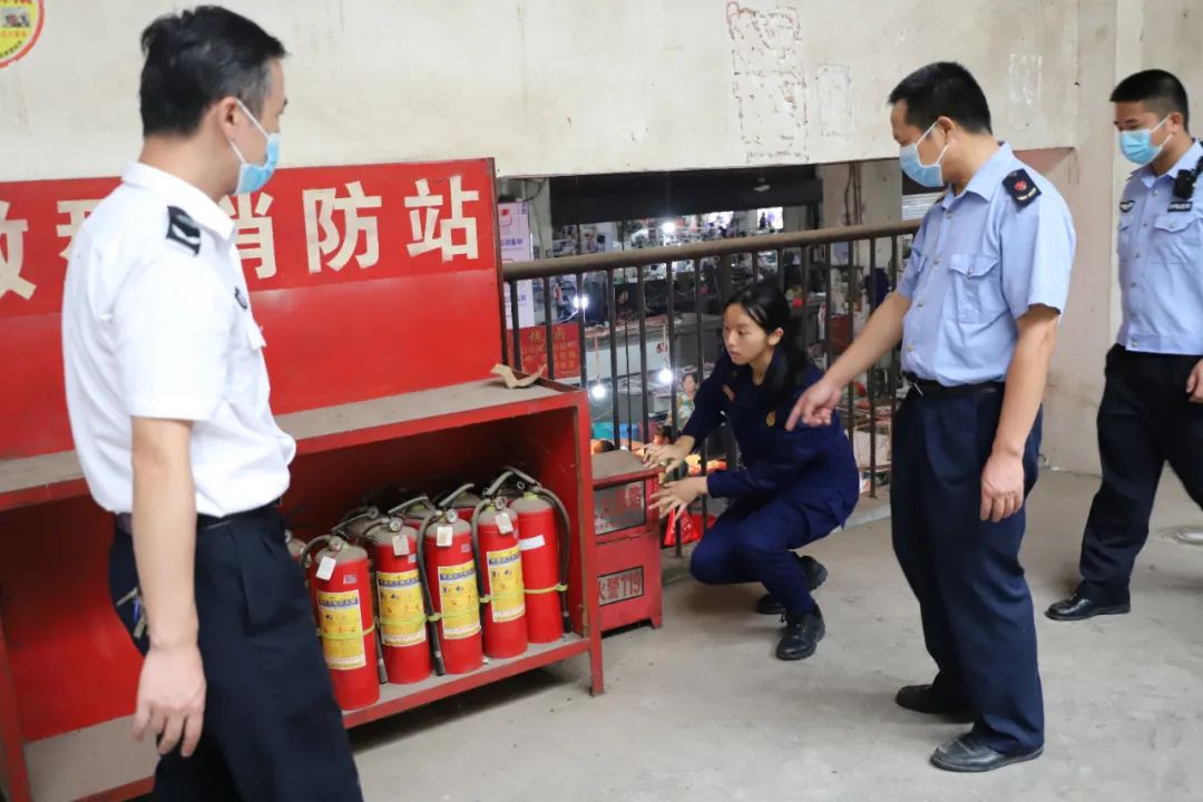 确保节日安全稳定 桐木镇开展节前执法检查