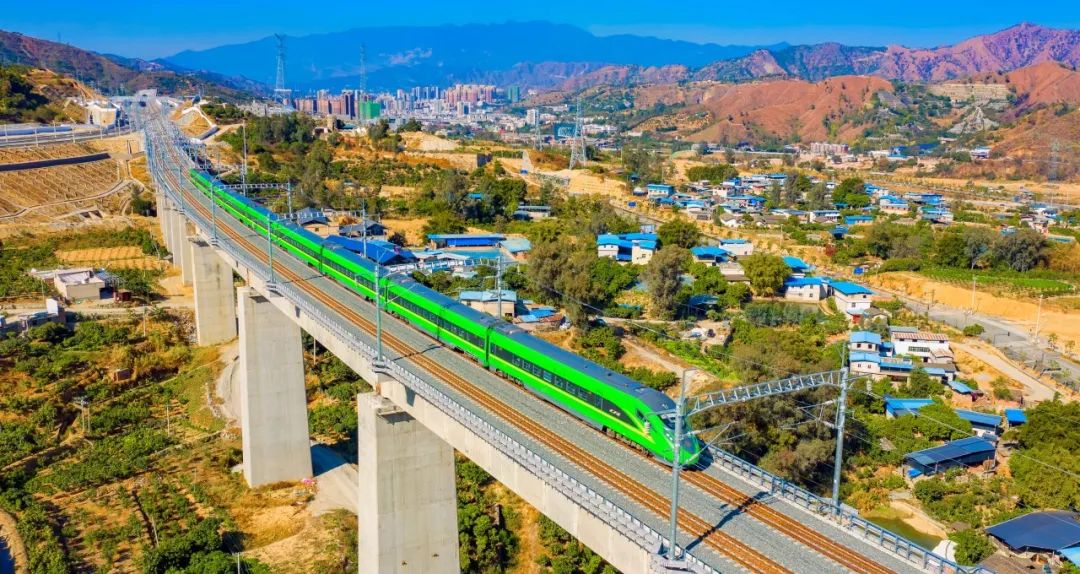 国庆假期,《坐着高铁看中国》走进攀枝花——访成昆铁路 扬三线精神