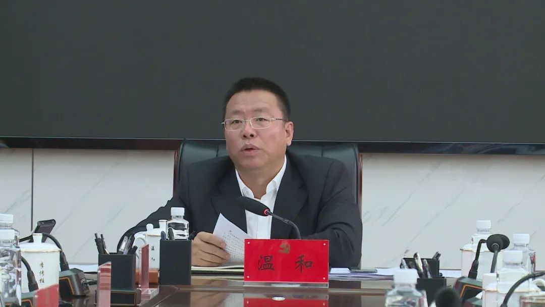 会议讨论了《中共讷河市委常委会委员分工》,听取了关于齐齐哈尔市