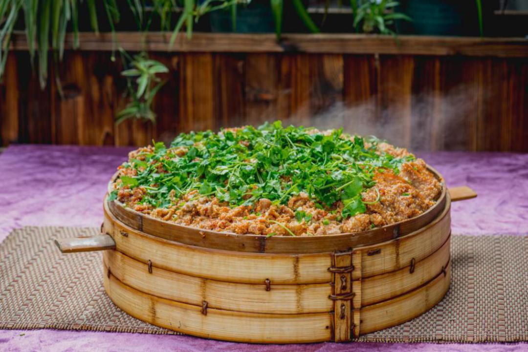 开州大混蒸   :开州文化旅游委 「开味鱼」 以泡菜,石磨豆腐为辅料 将