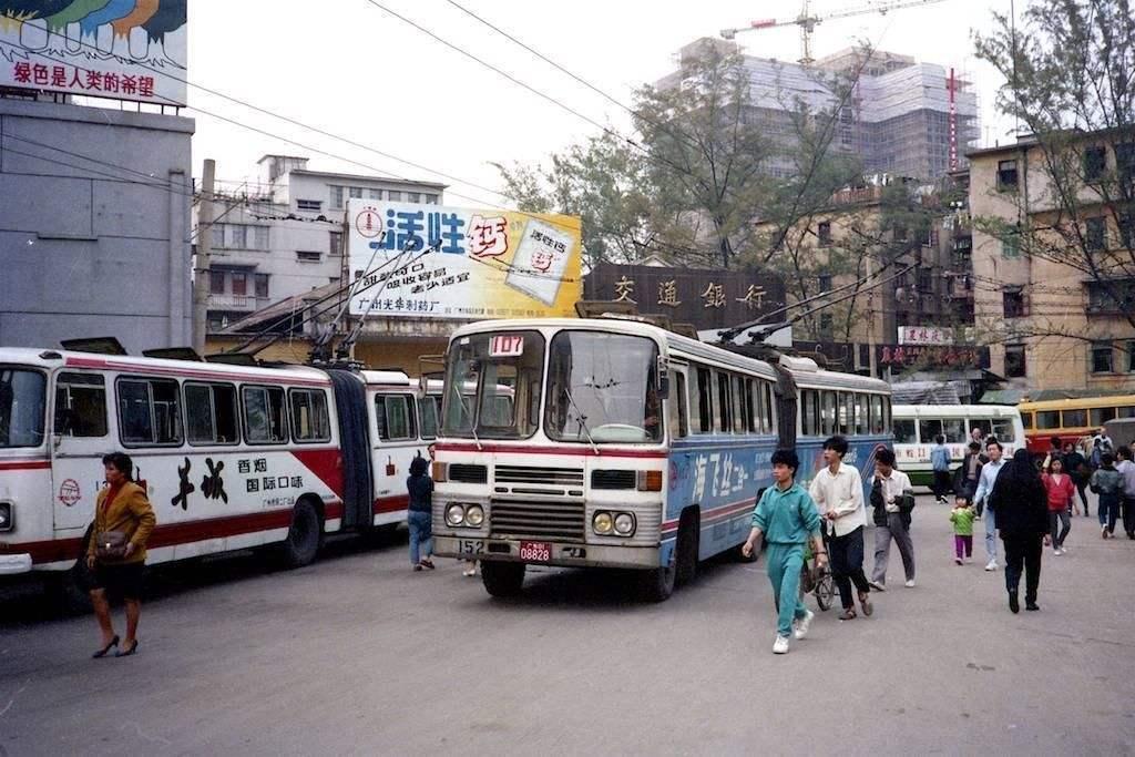 中秋和国庆三次邂逅，80后还记得前两次吗？  黄鸿升去世