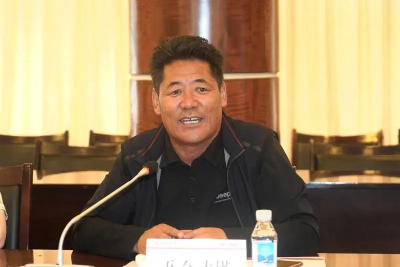 西藏嘉黎县县委副书记县长吾金才塔一行来温医大交流