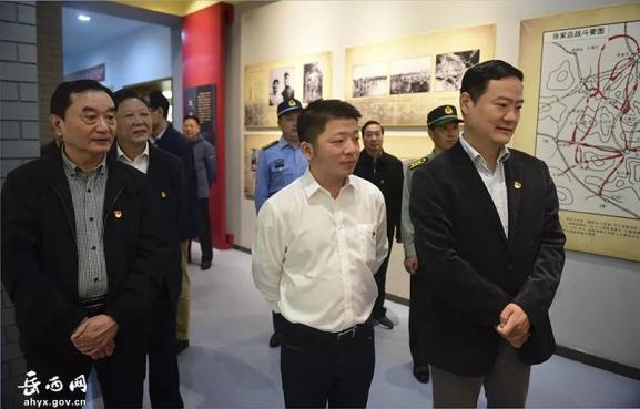 县委副书记查盛生主持活动.