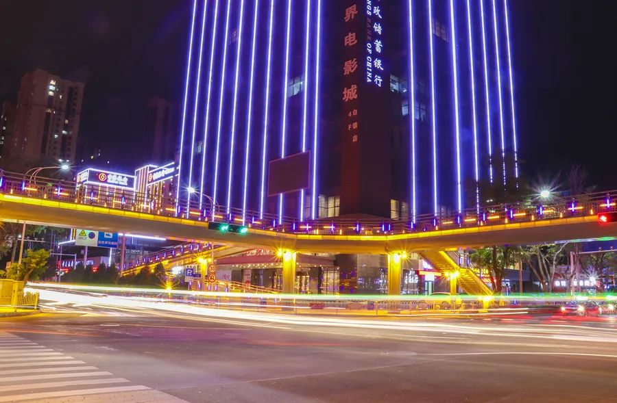 这还是记忆中的城建十字吗一路欢声笑语一路望 一路感慨绚烂的夜景让