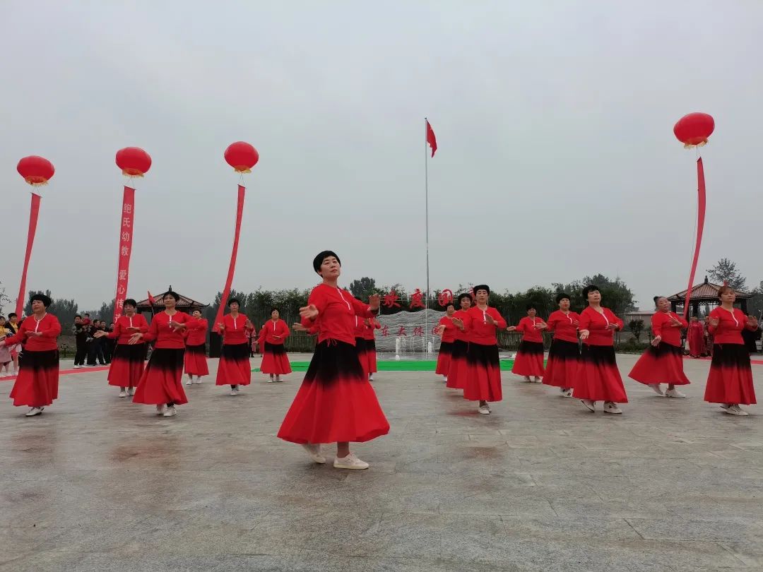 西大村 舞蹈《祖国你好》板西村 旗袍秀《江南情》黄庄村 三句半