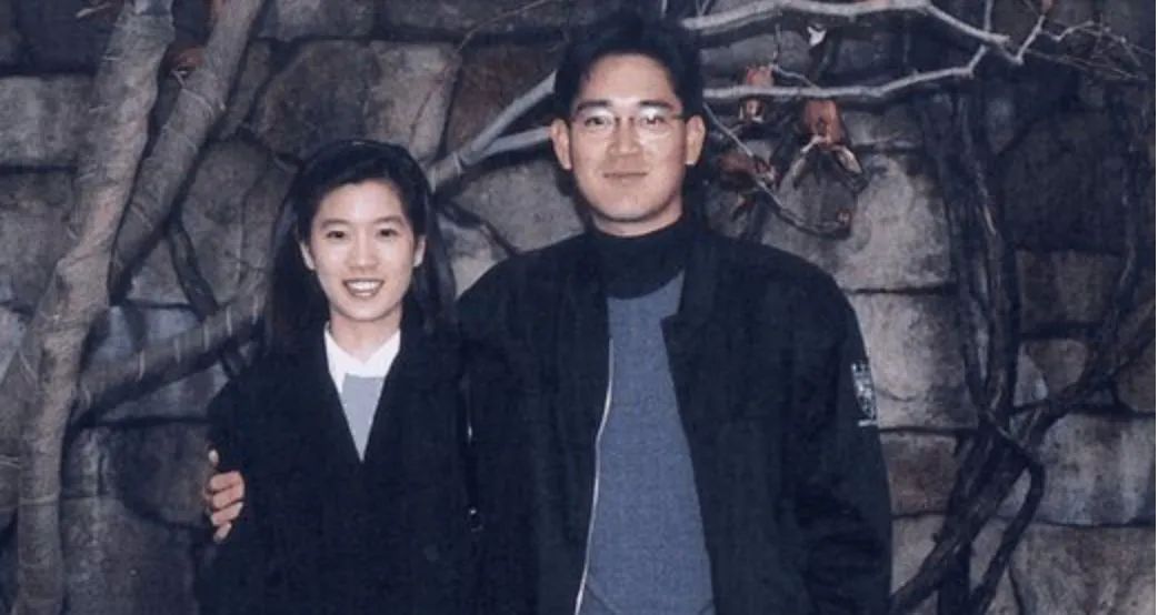 久而久之,在李在镕的百般呵护下,林世玲也很快动了心.