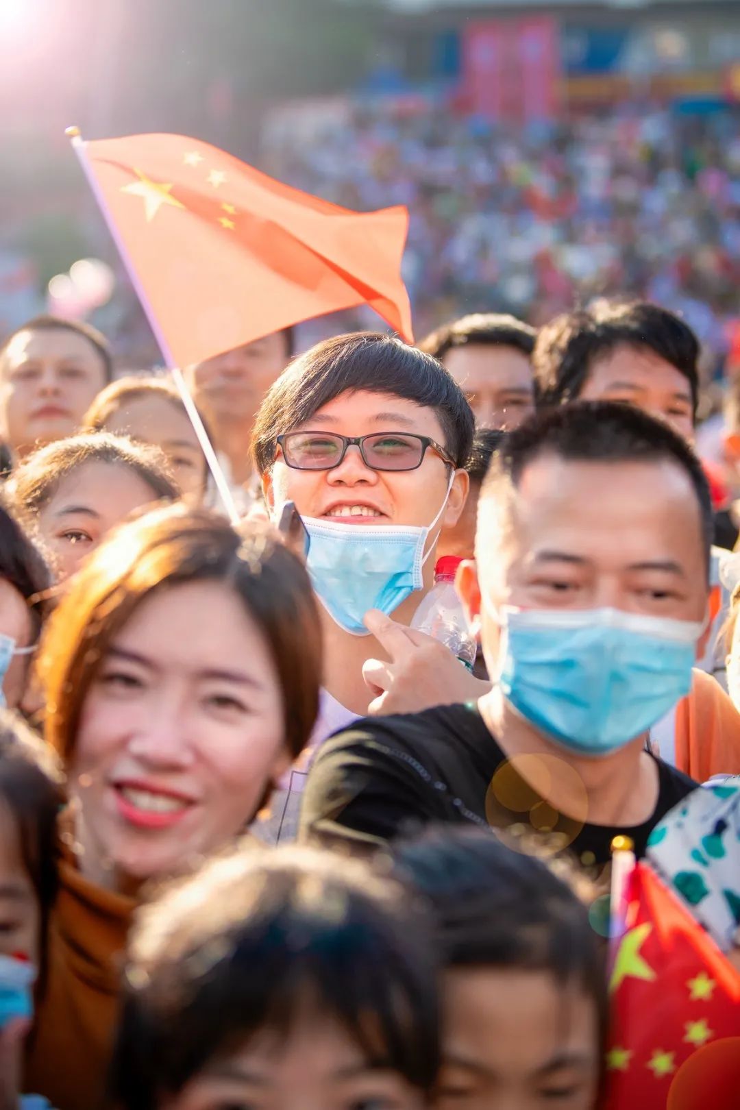 我爱你中国攀枝花数万人自发聚集欢呼同一句话