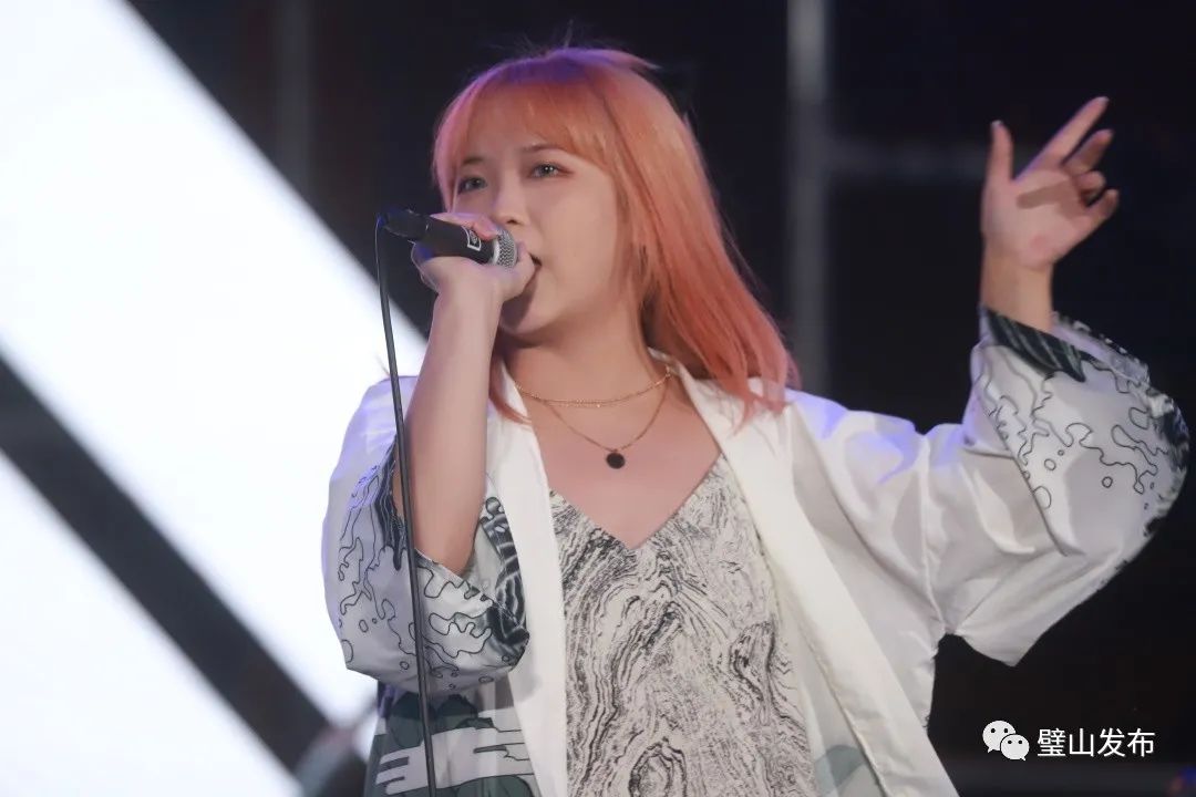 图 |momo乐队图 |瞎子乐队图 |银冕地下六尺乐队记 者:王淼 杨文广编