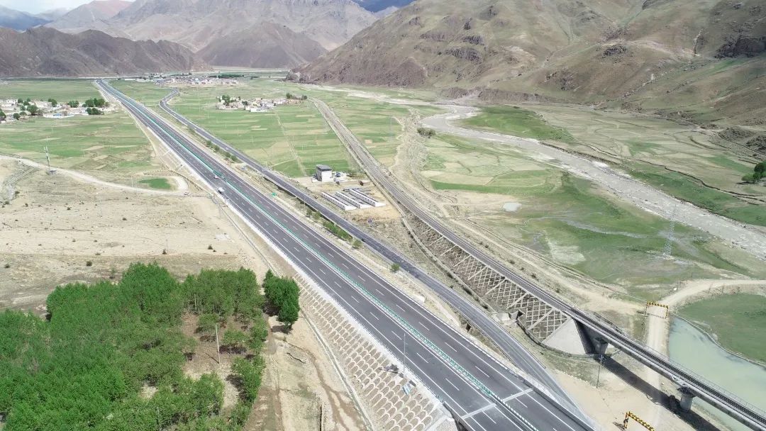 g6京藏国家高速羊八井至拉萨段前期控制性工程试通车