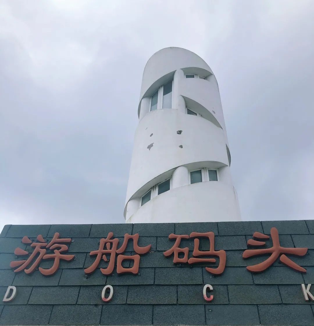 黄兴公园主要景点有森林水景广场,都市音符,森林舞曲,扇形大草坪,玉兰