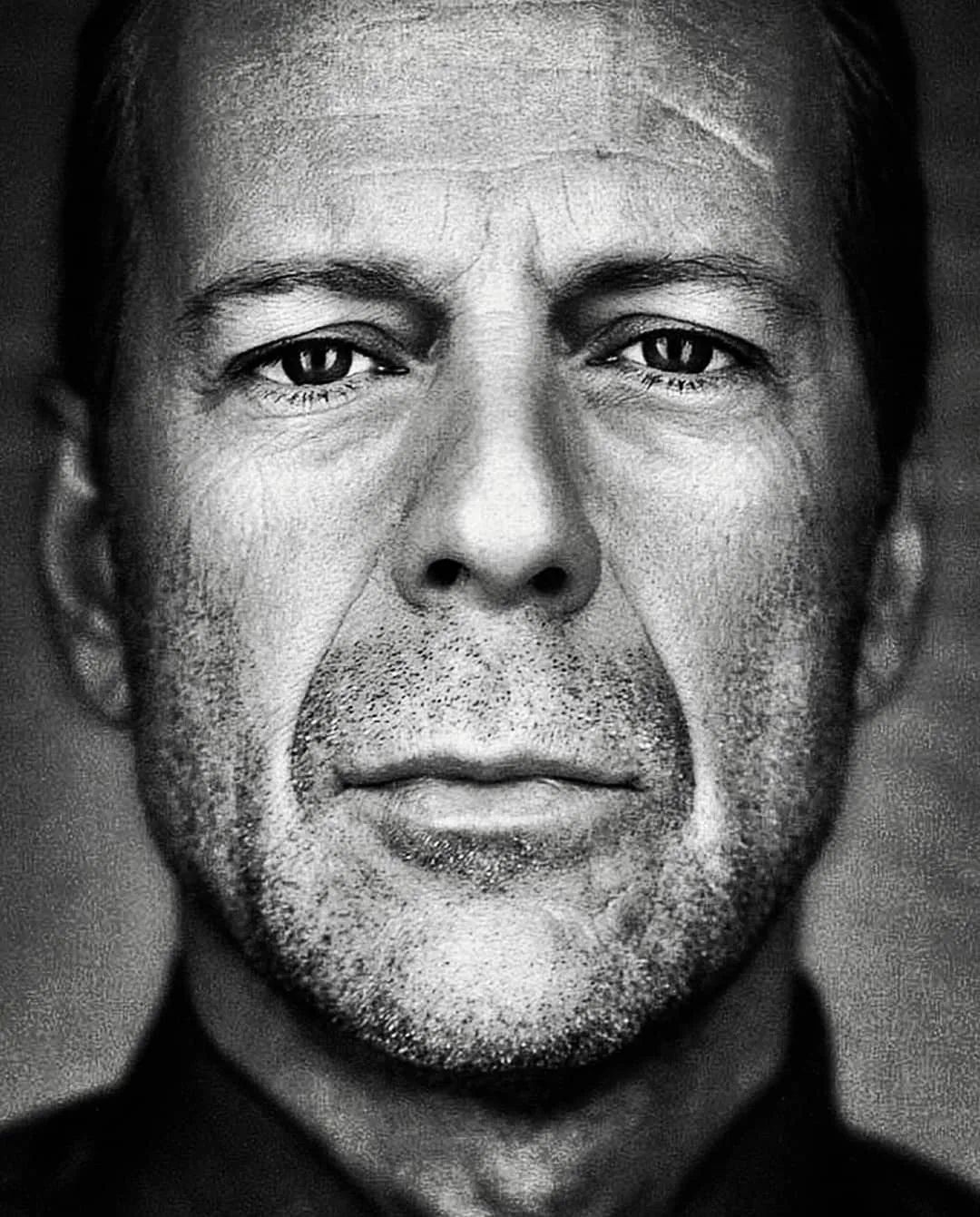 好莱坞巨星布鲁斯・威利斯Bruce Willis经典影视剧照壁纸下载-欧莱凯设计网