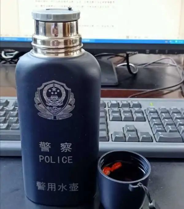 曝光丽江警察蜀黍的节日福利