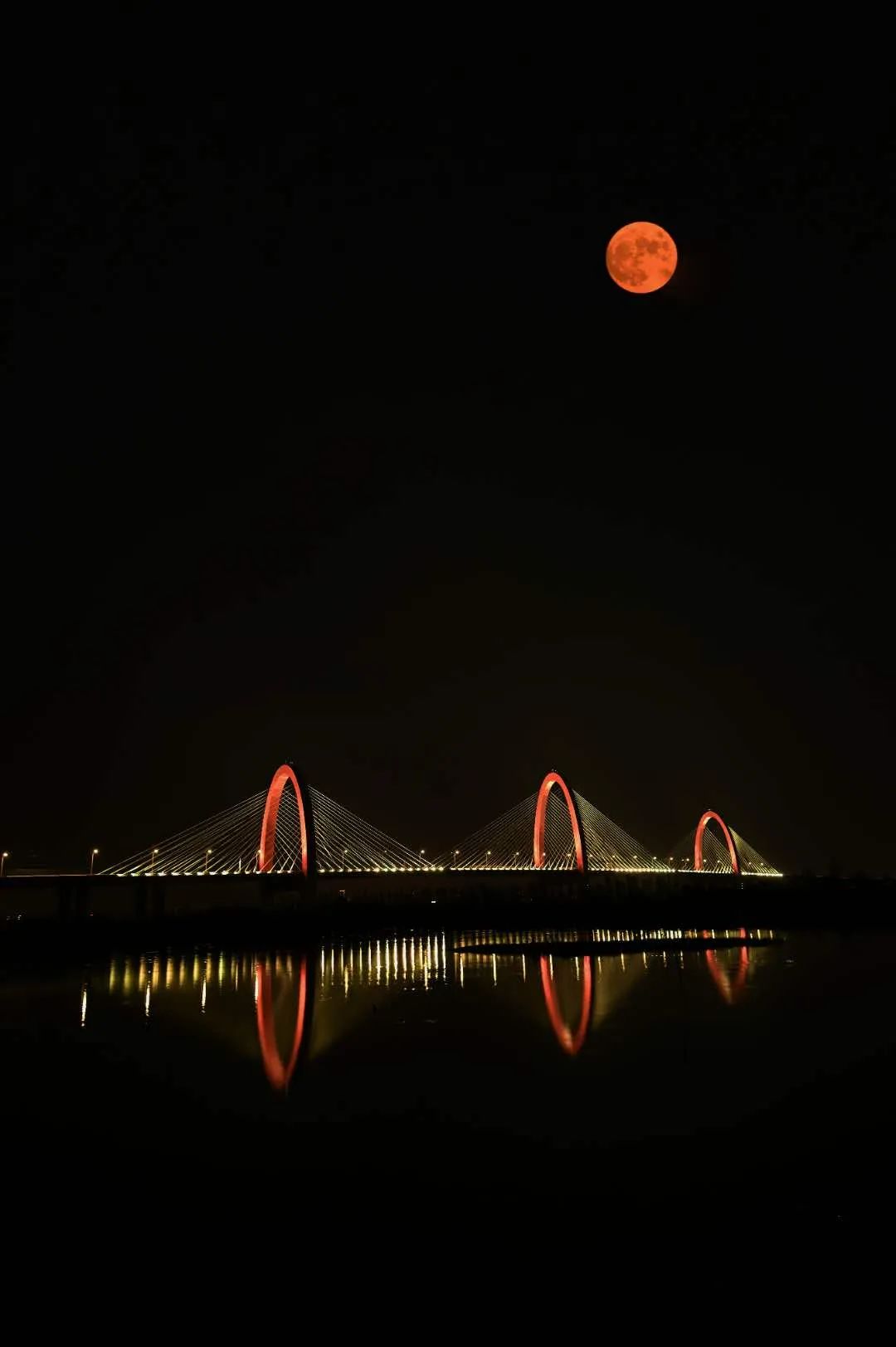 昨夜的马鞍山月色与城市完美融合