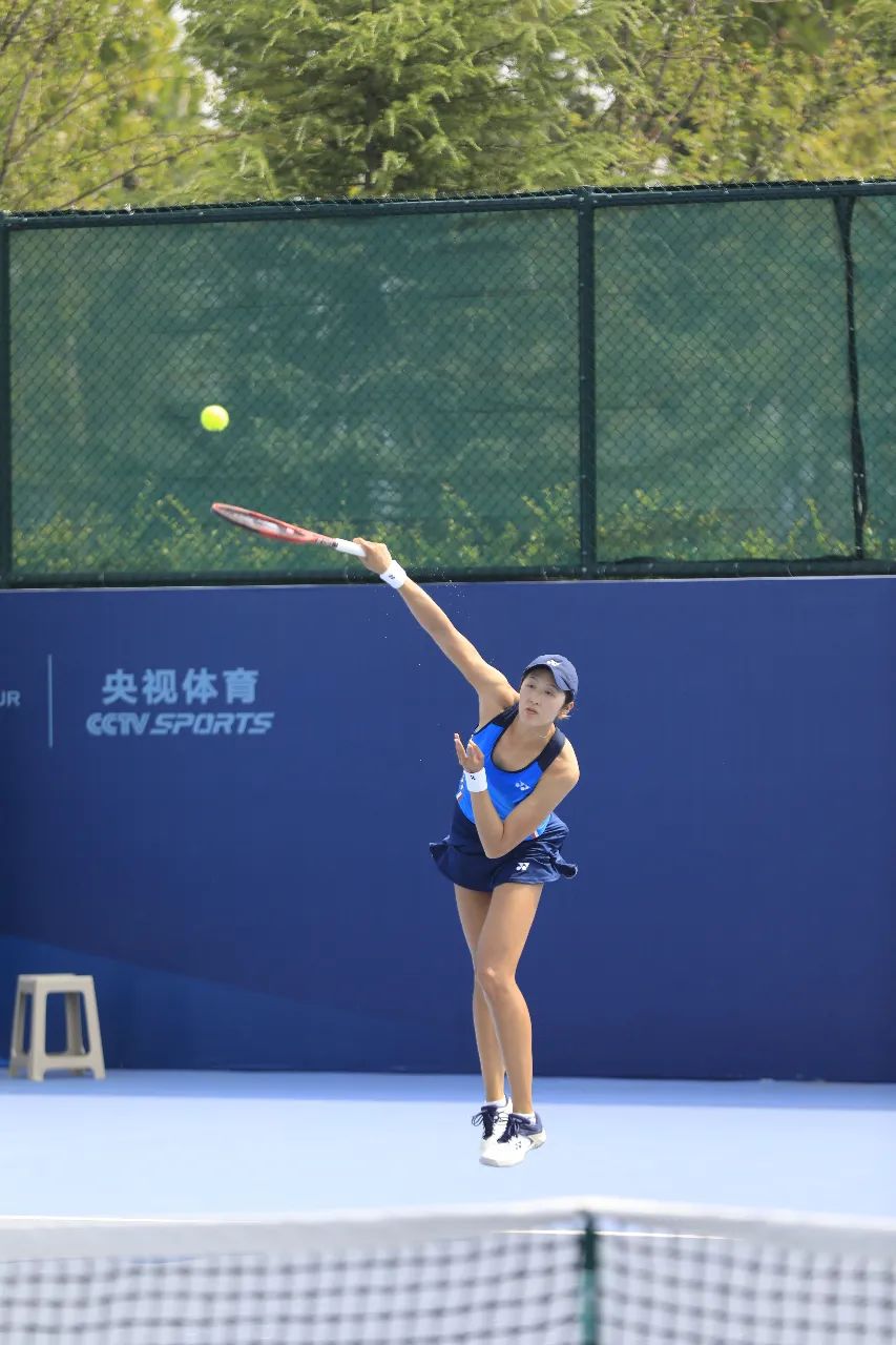 女子单打亚军荀芳颖女子双打亚军郑赛赛,张莹中国网球巡回赛依托全新
