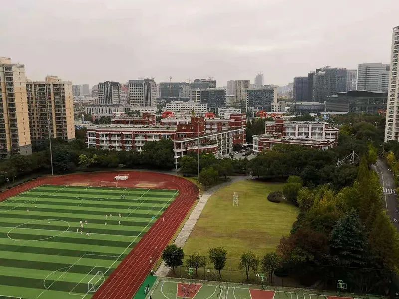 天山中学,番禺中学和新宁中学资格最老,均1954年建成
