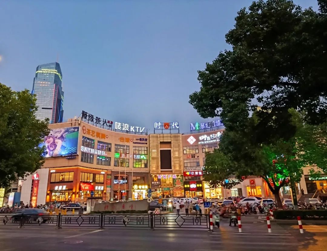 湖州看见美丽中国屠旭东-点亮公园,盘活夜色练市沈小卷-小西街集市