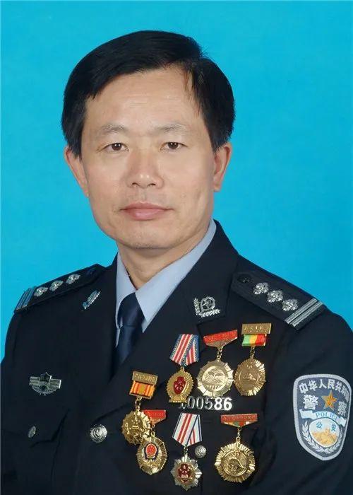 是杨警官也是杨爸爸他临终前的决定令柳州人泪目