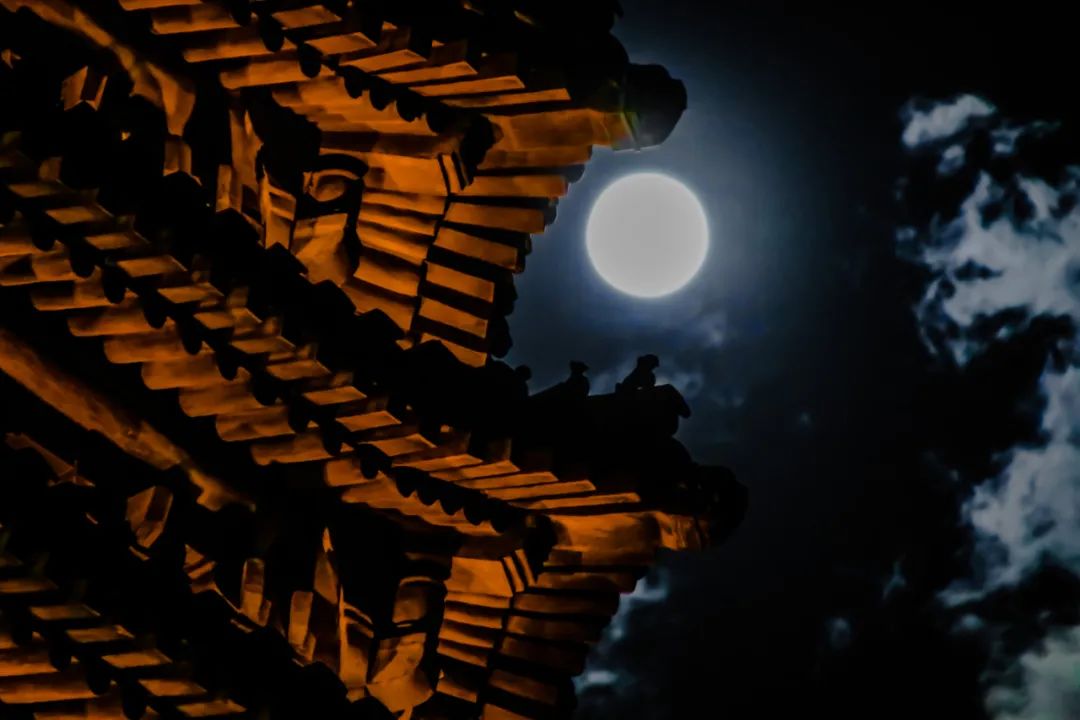 定格一轮明月照山河