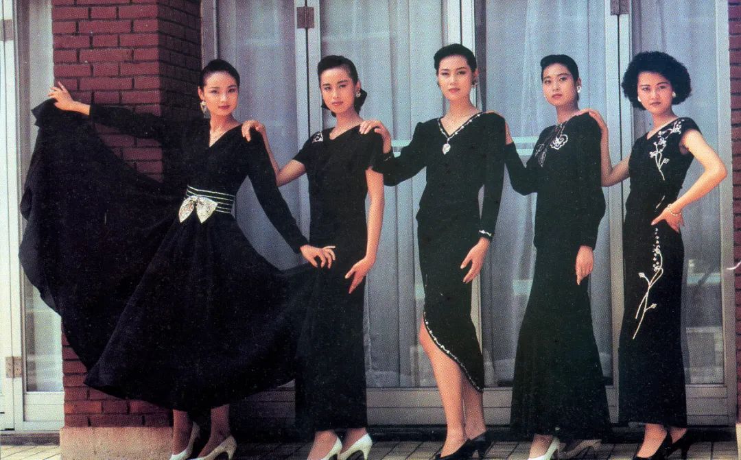 钱士林参展作品"中华衫"系列,斩获巴黎时装周一等奖1987年,上海市服装